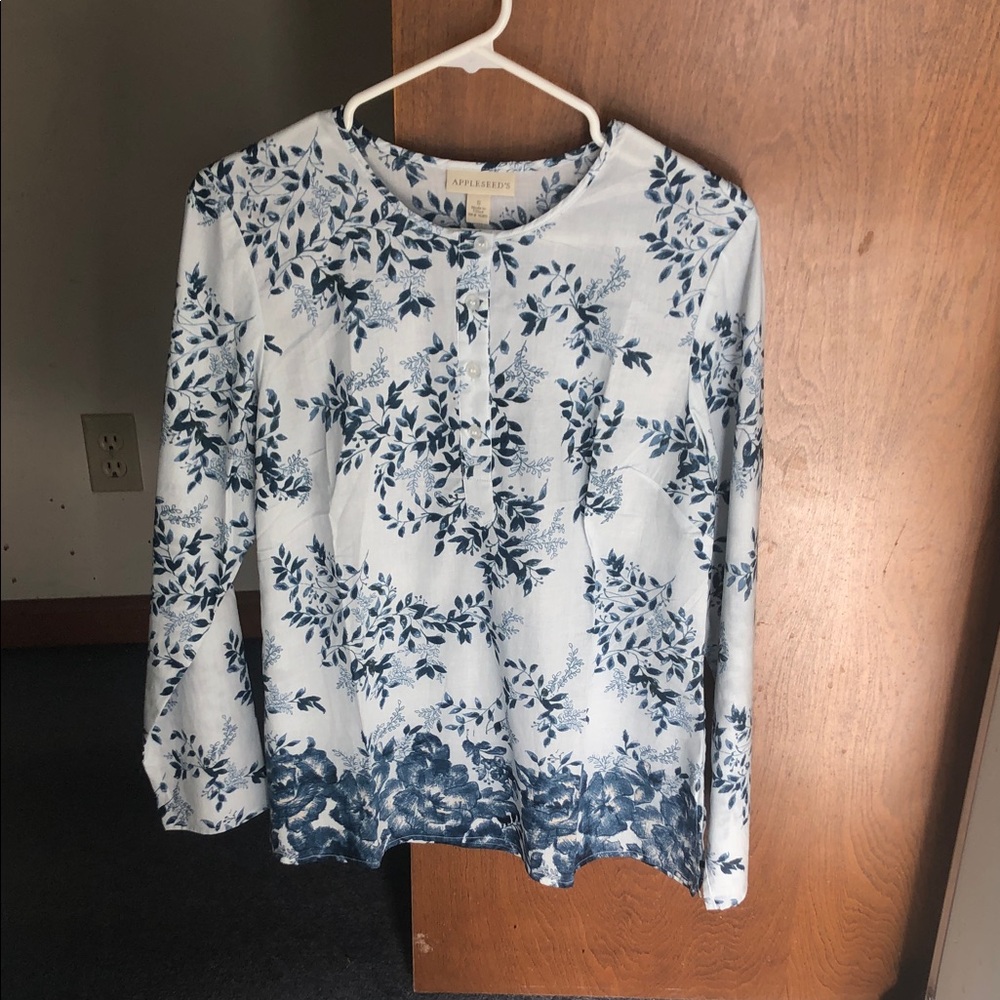 NWT Appleseed's Light Blue Floral Button-Front Long Sleeve Top Woman’s Small